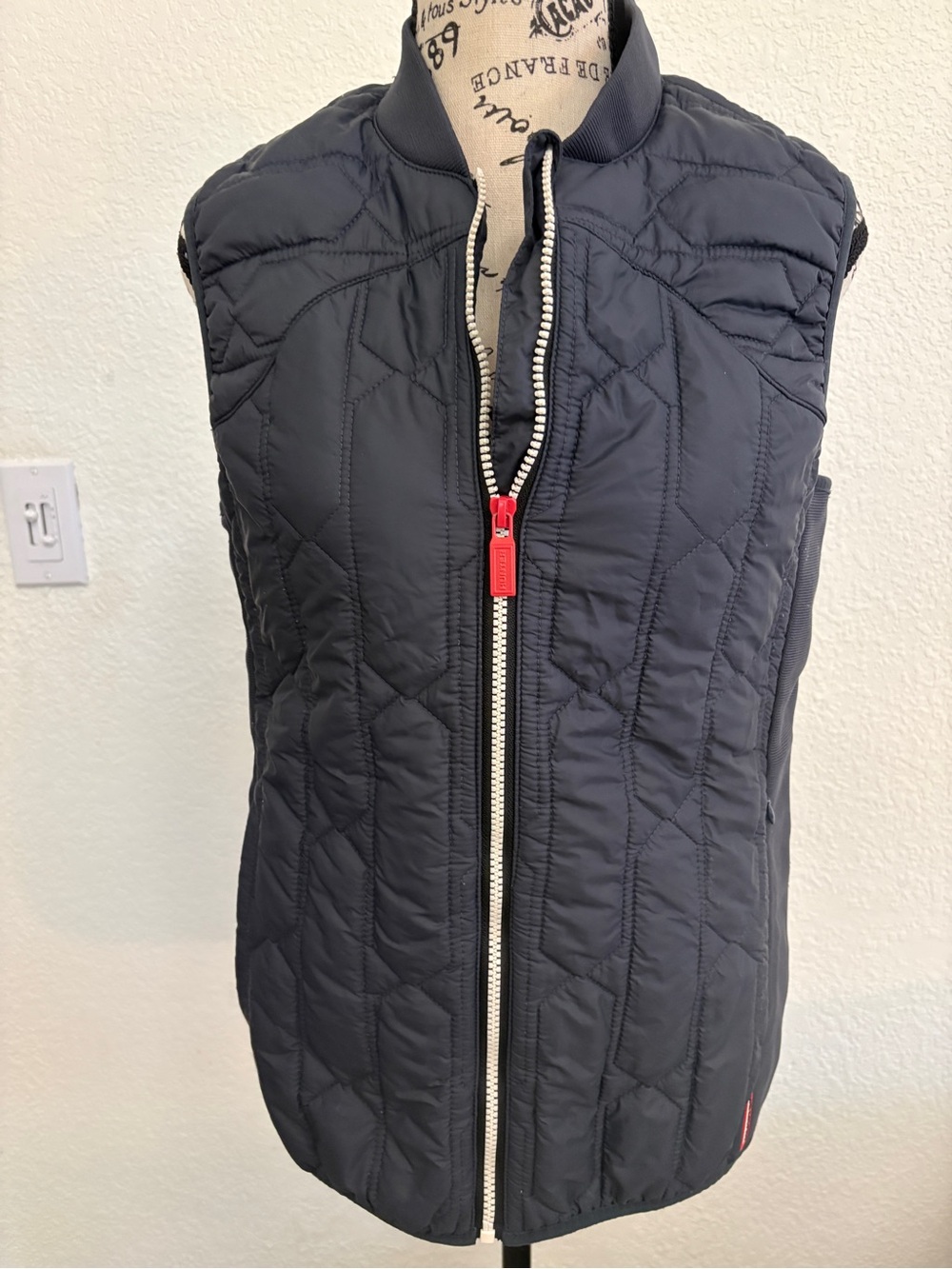 Hunter Navy Quilted Puffer Vest with Contrast Red Zipper Pull